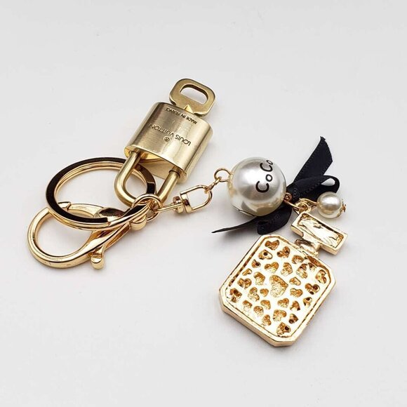 Authentic Louis Vuitton Lock & Key with unbranded Bagcharm, Keycharm 121925 - Picture 5 of 7